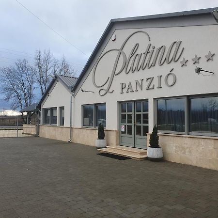 Bed and Breakfast Platina Panzio*** Újhartyán Zewnętrze zdjęcie