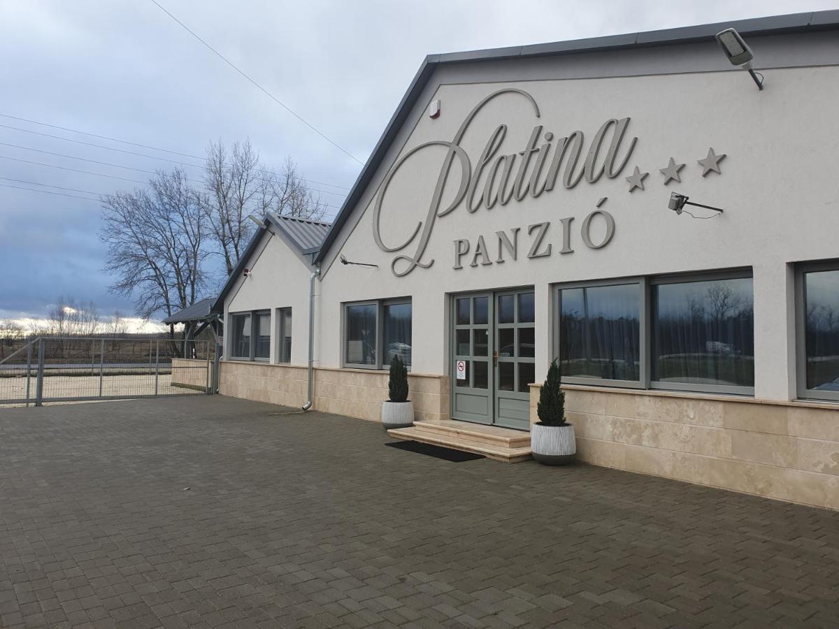 Bed and Breakfast Platina Panzio*** Újhartyán Zewnętrze zdjęcie