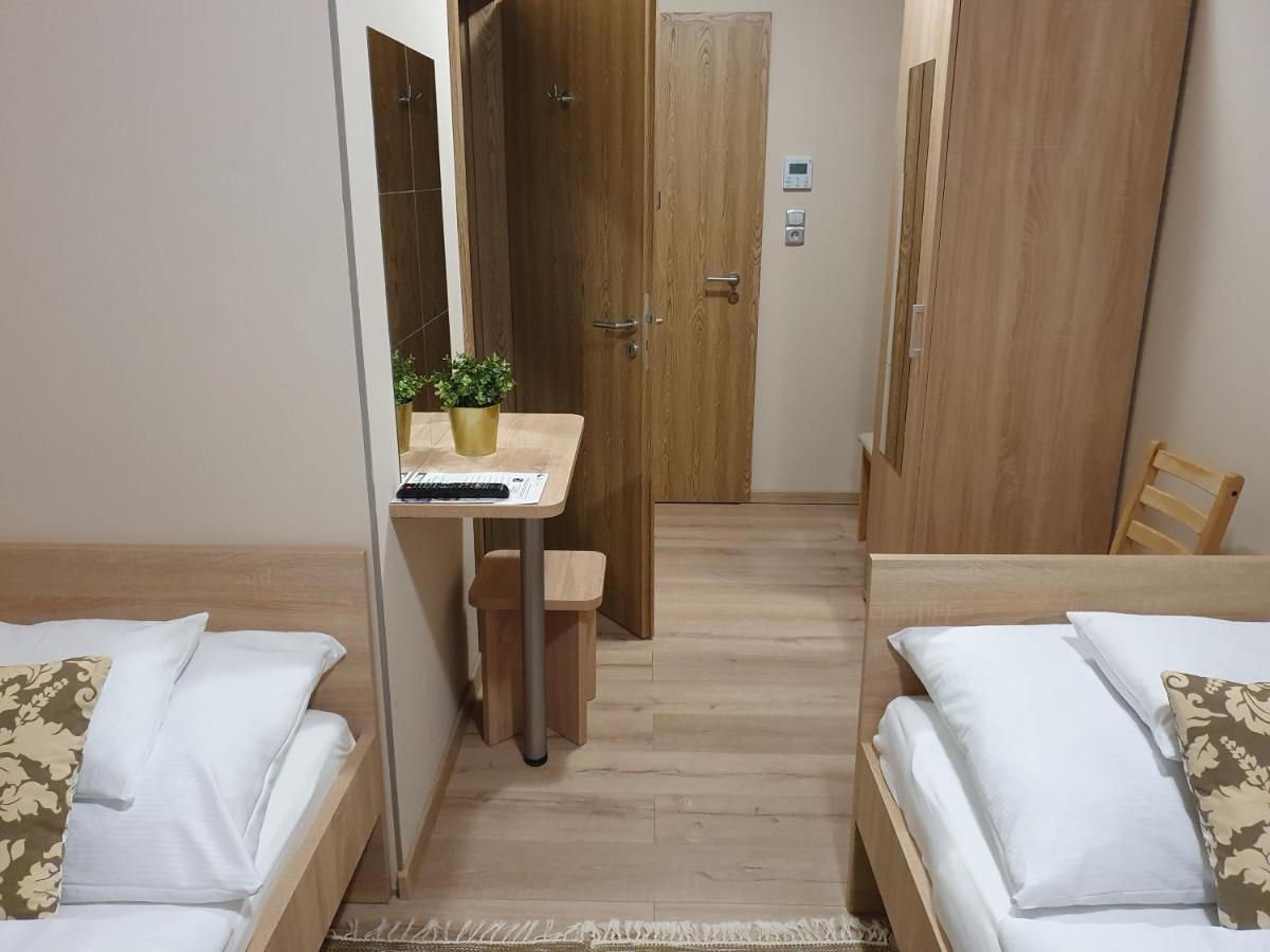 Bed and Breakfast Platina Panzio*** Újhartyán Zewnętrze zdjęcie