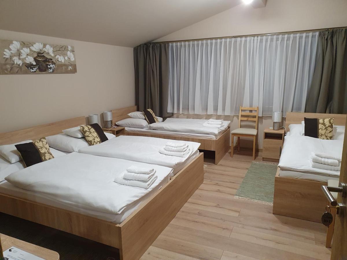 Bed and Breakfast Platina Panzio*** Újhartyán Zewnętrze zdjęcie