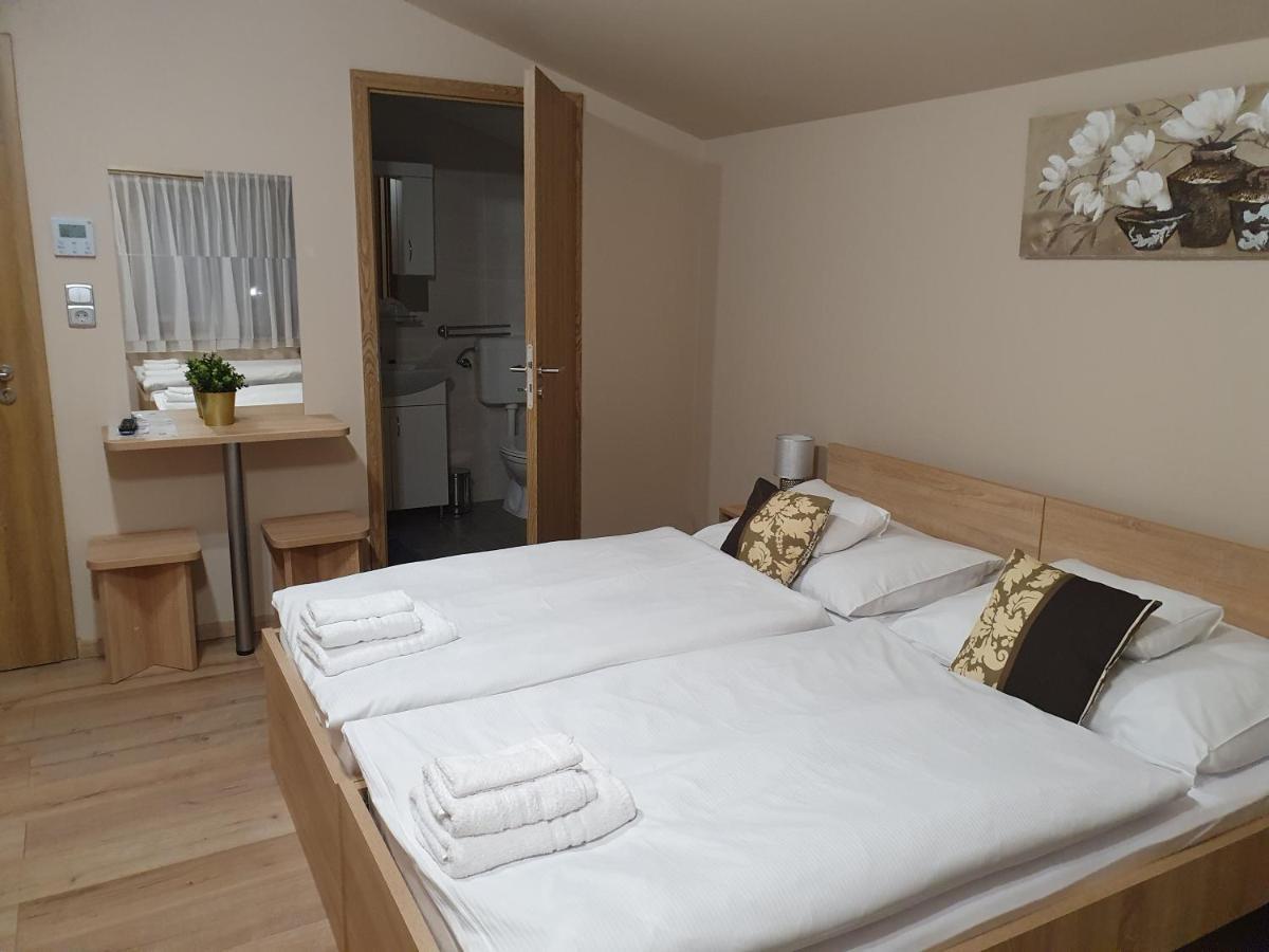 Bed and Breakfast Platina Panzio*** Újhartyán Zewnętrze zdjęcie