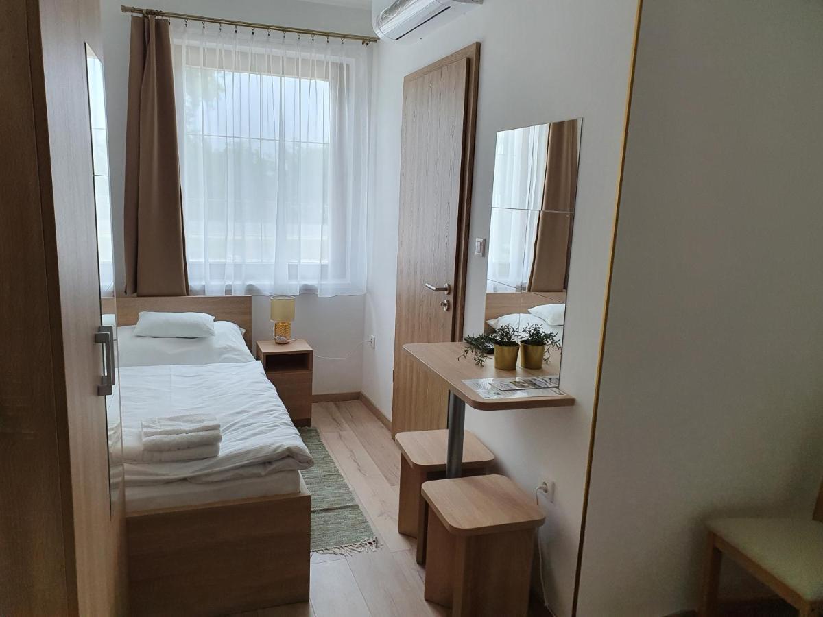 Bed and Breakfast Platina Panzio*** Újhartyán Zewnętrze zdjęcie