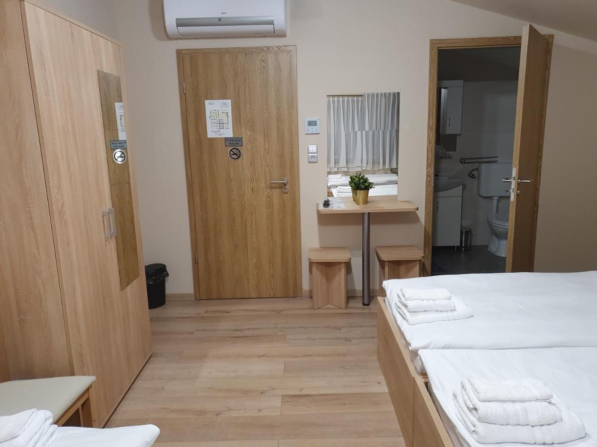 Bed and Breakfast Platina Panzio*** Újhartyán Zewnętrze zdjęcie